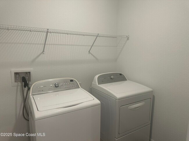 Building Photo - 712 Donau Ave NW