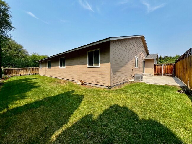 Building Photo - c1309