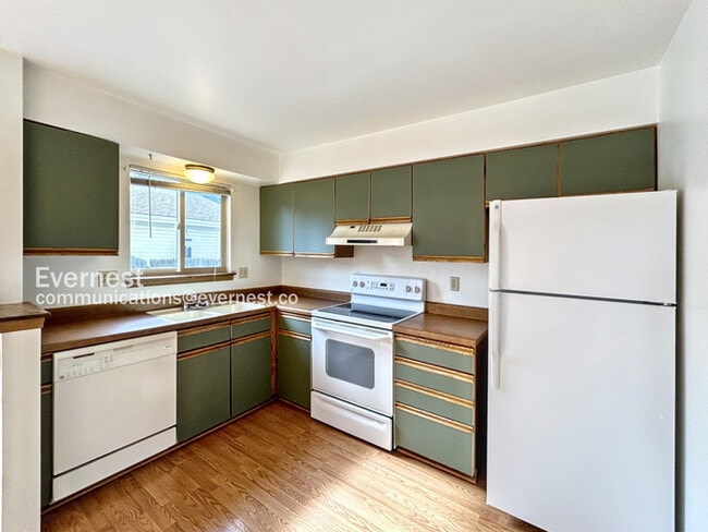 Building Photo - 7985 Lexington Park Dr