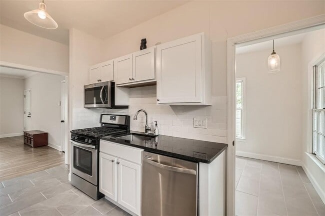 Building Photo - 3685 Cantrell Rd NE