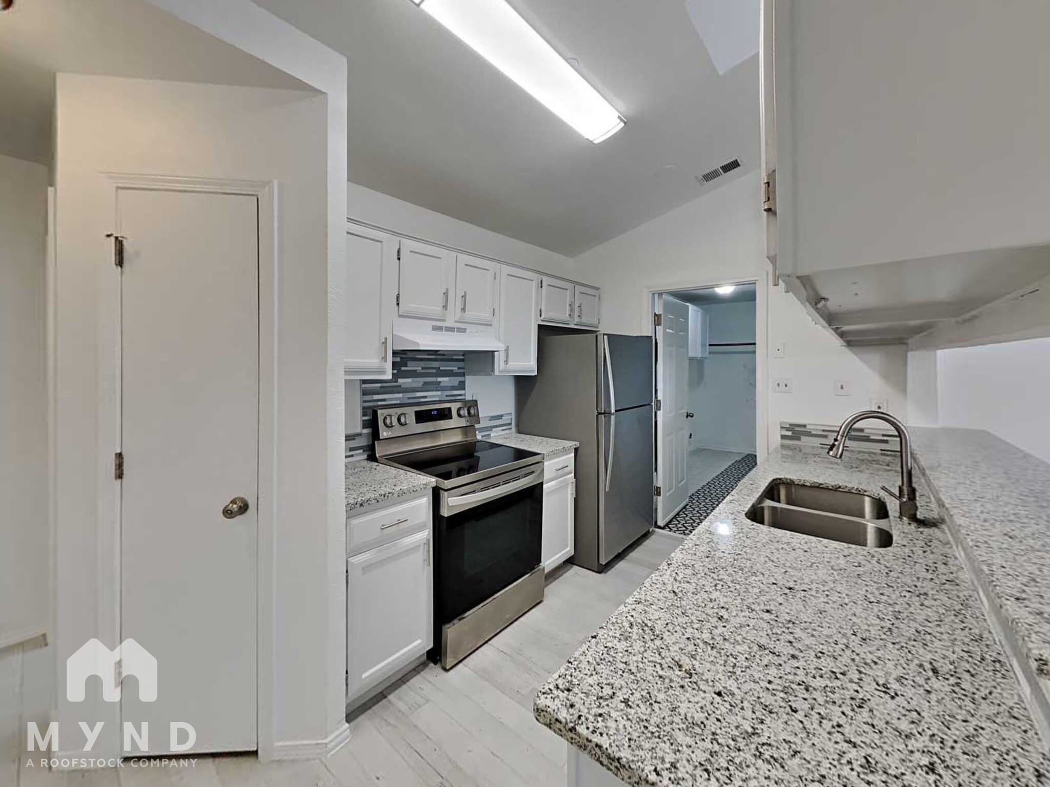 Building Photo - 4645 Baytree Dr