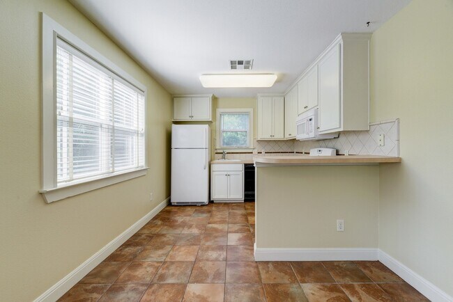 Building Photo - 4527 Avenue B