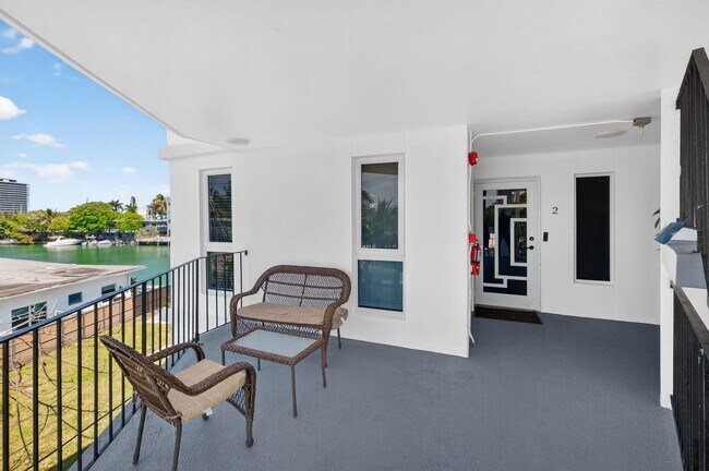 Building Photo - 8125 Crespi Blvd