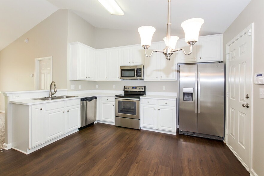 Building Photo - 9109 Munsing Dr