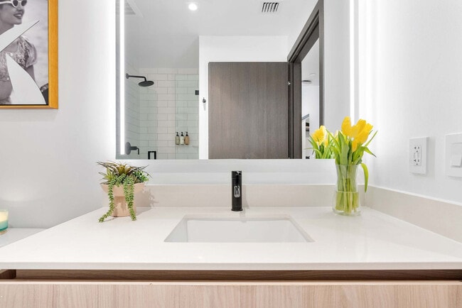 Building Photo - 398 NE 5th St