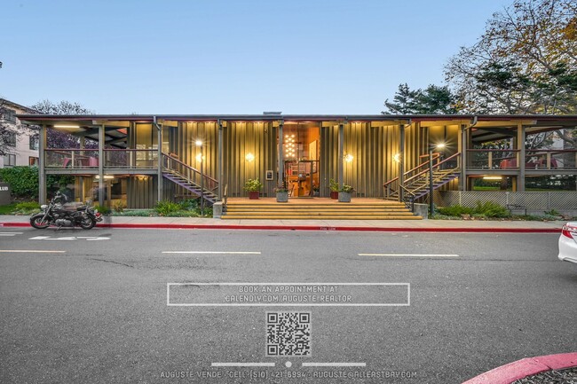 Building Photo - Largest 2-Bedroom at Watergate w/ Walk-in ...