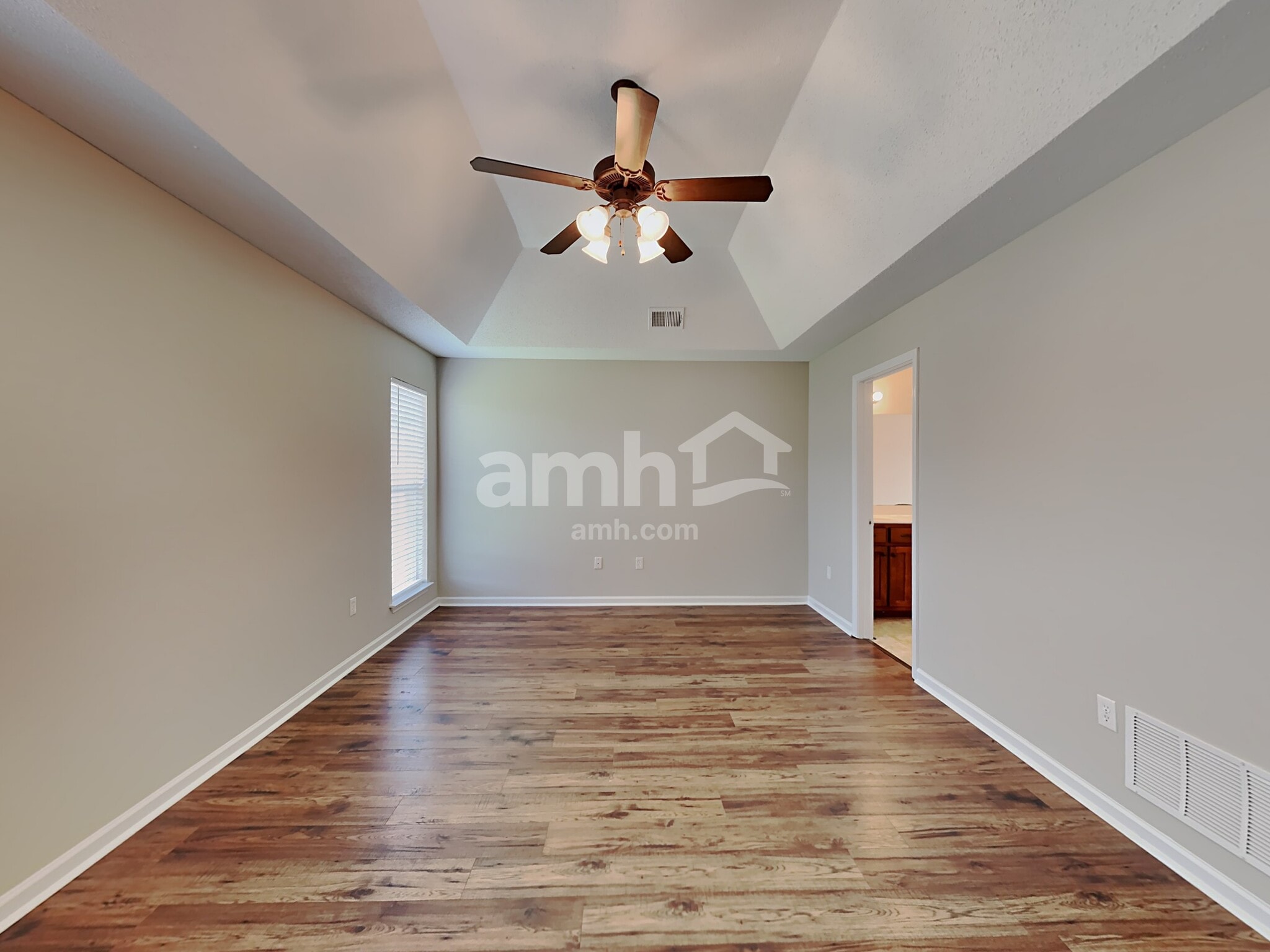 Building Photo - 1900 Roy Dr