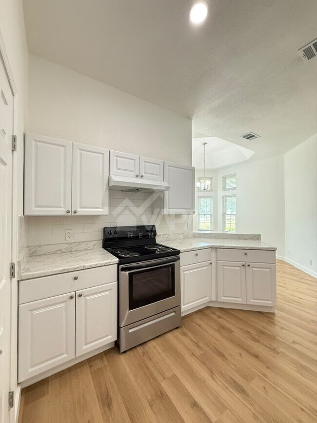 Building Photo - 9840 Logans Ridge Dr