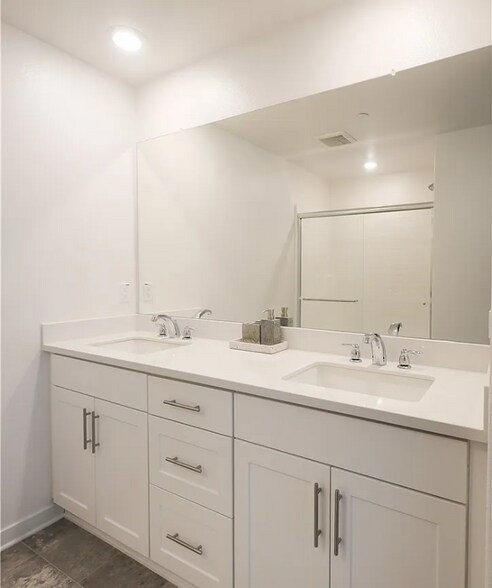 Building Photo - 16126 Cannoli Ct