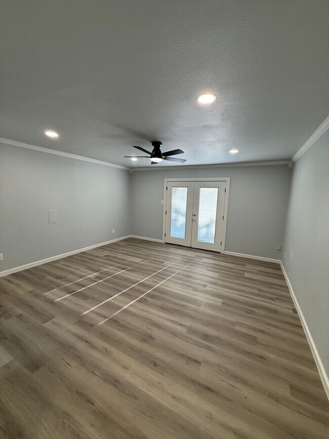 Building Photo - 4004 Scruggs Dr