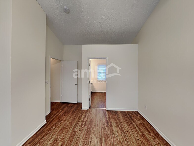 Building Photo - 5881 O'Reily Dr