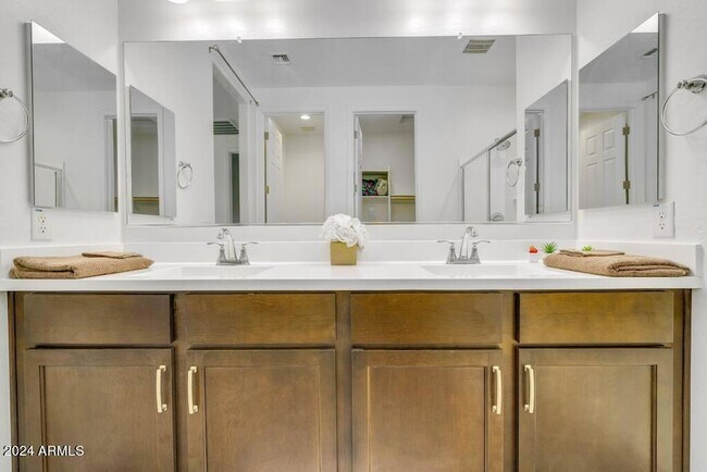 Building Photo - 17723 W Bajada Rd