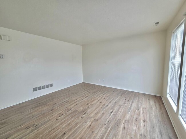 Building Photo - 5571 S 2800 W