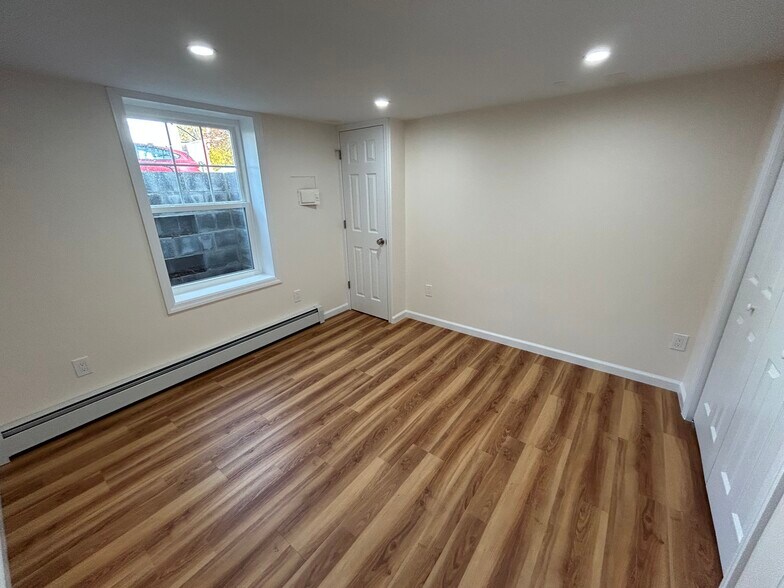 Badroom - 90 Havemeyer Ln