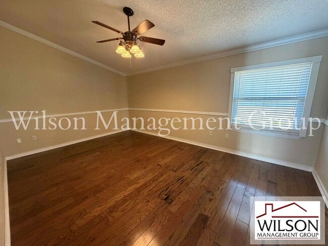 Building Photo - 1366 Valhalla St