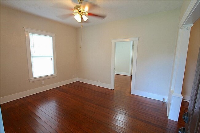 Building Photo - 1207 Ross St