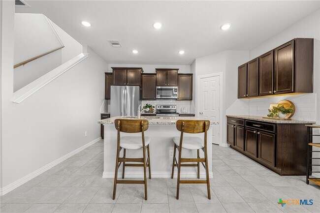 Building Photo - 8706 Hidden Oaks Dr