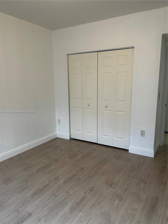 Building Photo - 2549 Centergate Dr