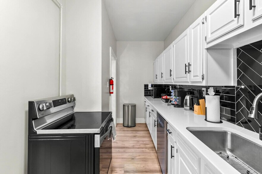 Building Photo - 1227 Peden St
