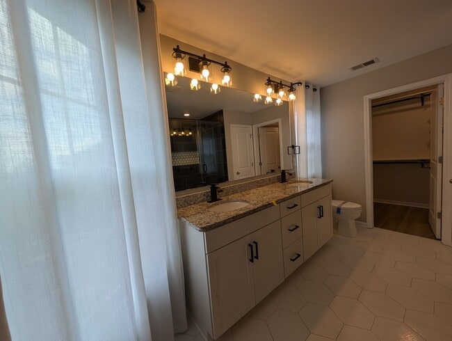 Building Photo - Modern Corner Lot Townhome located in the Ivy Ridge Community in South Carolina !