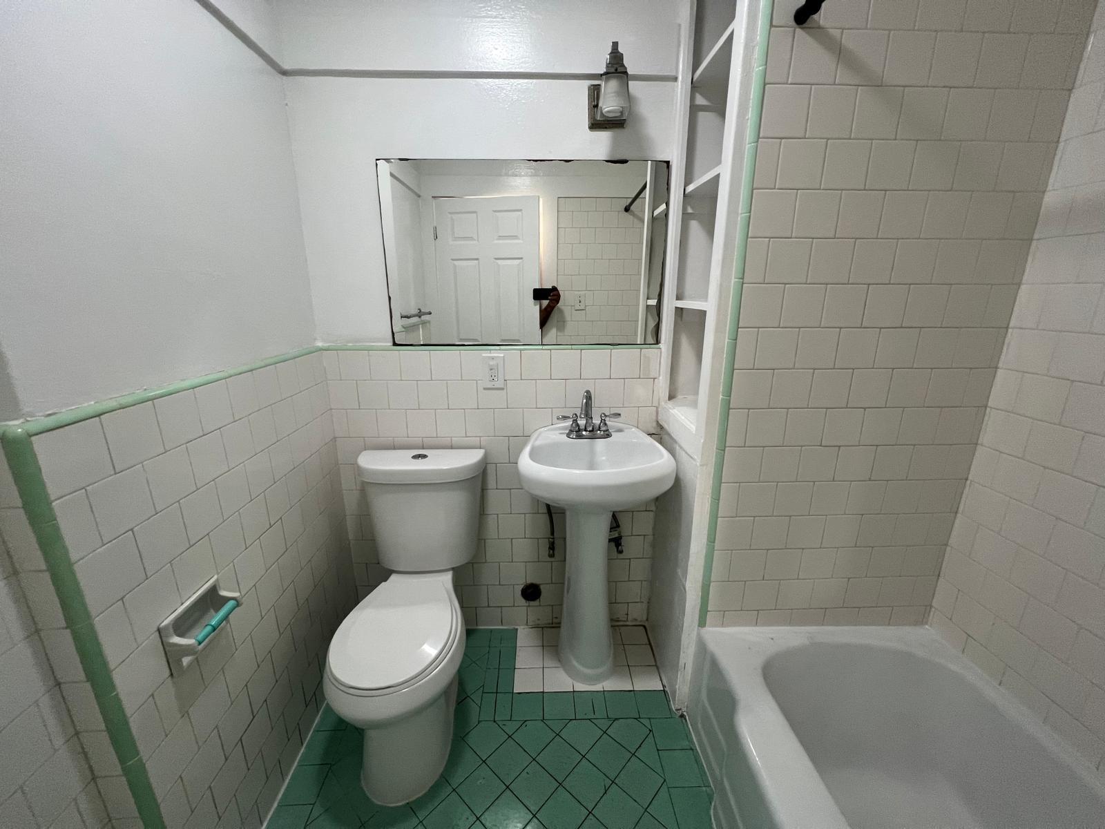 Building Photo - 640 S Mott St