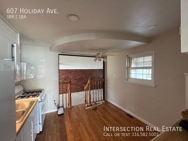 Building Photo - 607 Holiday Ave