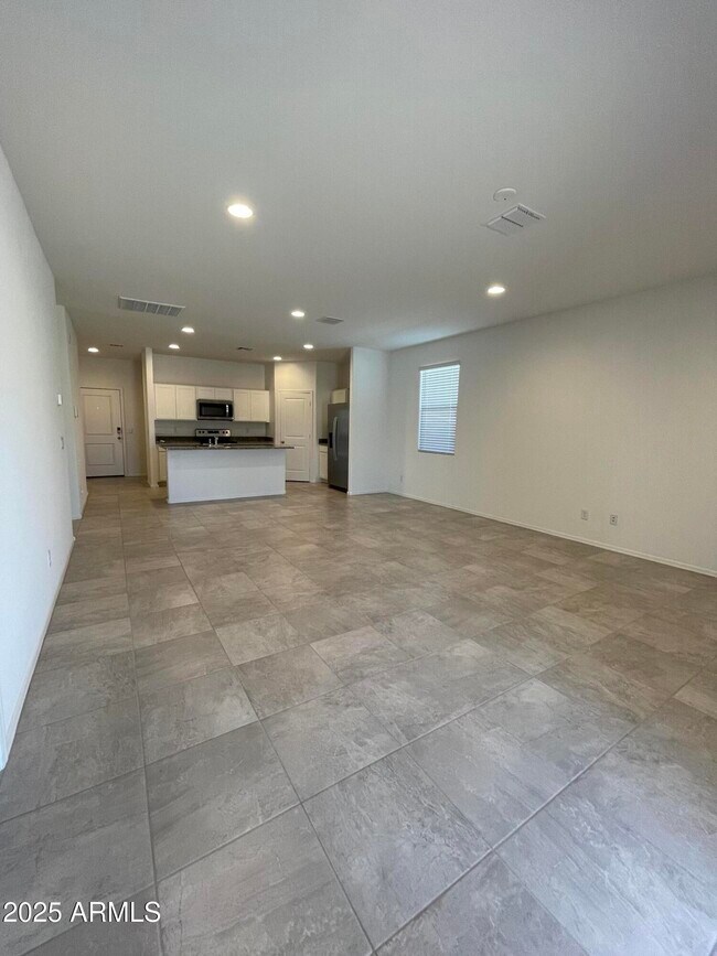 Building Photo - 1130 W Avalon Canyon Dr