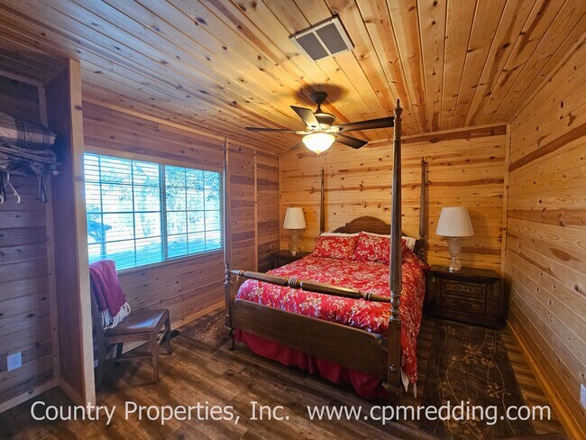 Building Photo - Country Living with 4 Bedrooms plus an Office!