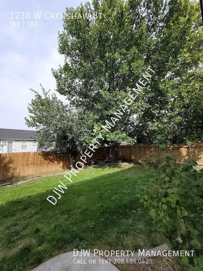 Building Photo - 3 Bed, 2.5 Bath - Fenced+Attached Garage+B...