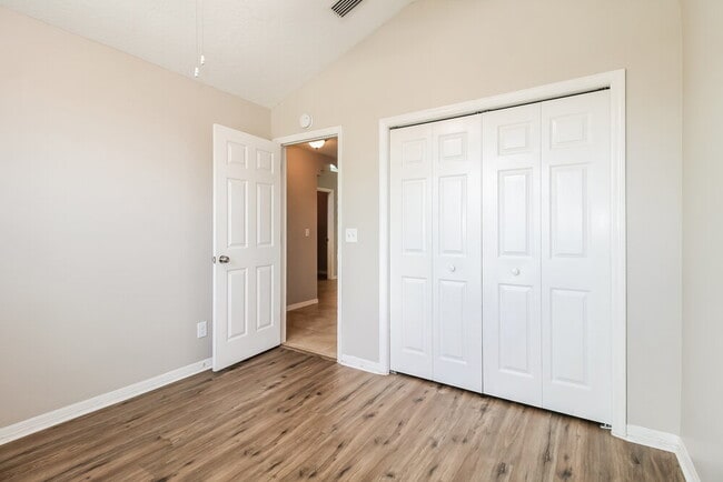 Building Photo - 6152 Weatherwood Cir