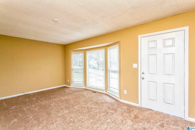 Building Photo - 5849 Janet Dr