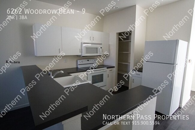 Primary Photo - Nice 2 Bedroom Townhome for Immediate Move...