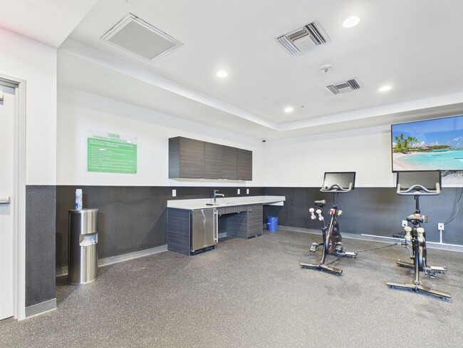 Building Photo - Modern East Austin Condo with City Views & Unmatched Walkability