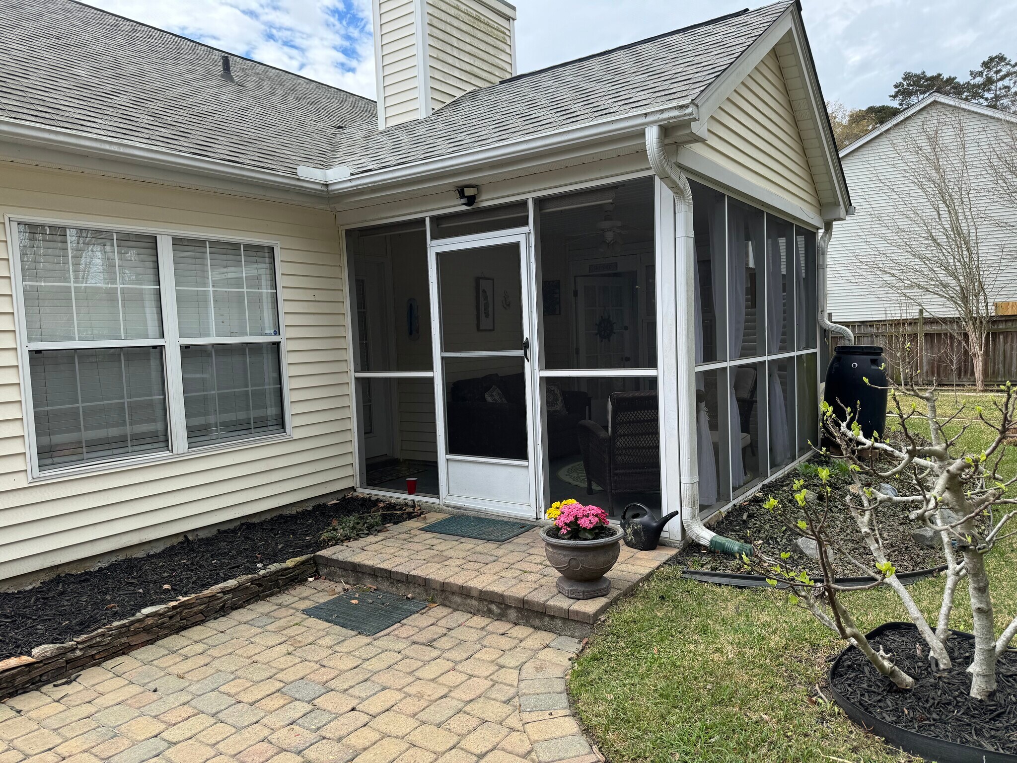 Building Photo - 102 Bill Park Dr