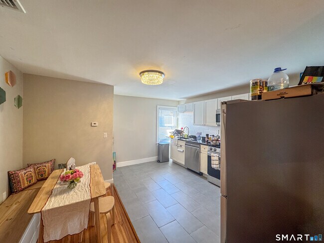 Building Photo - 508 Chapel St