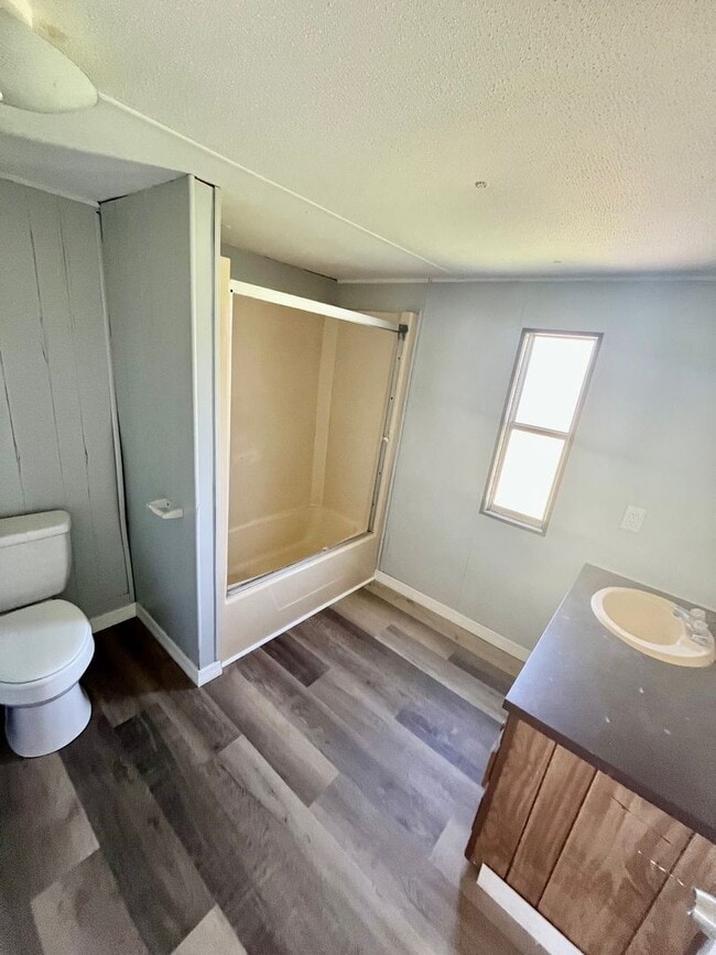 Building Photo - Newly Remodeled 2BR/1BA Auburndale Mobile ...