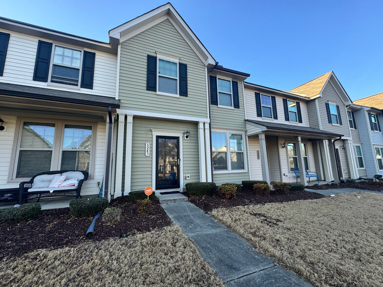 Building Photo - Room in Townhome on Warm Springs Ln