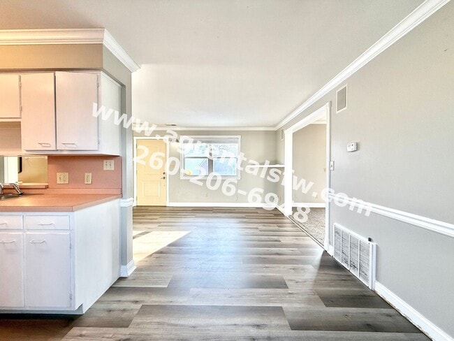 Building Photo - 802 Goshen Ave