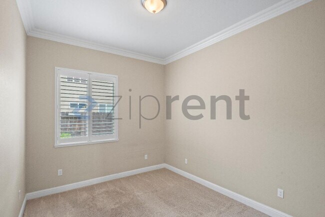 Building Photo - 1491 Maehl Dr