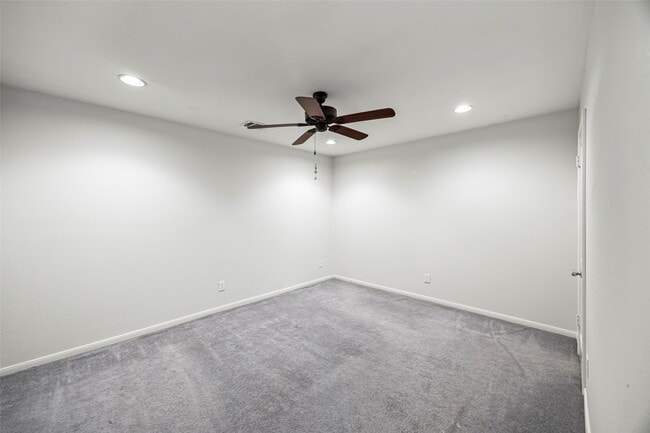 Building Photo - 4914 Ventura Ln