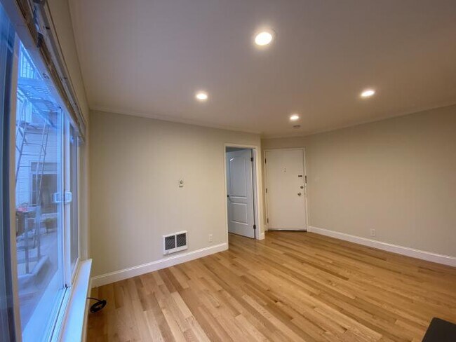 Building Photo - 1 bedroom in San Francisco CA 94118