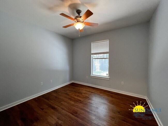 Building Photo - Walsh Glen Estates Crestview Home, call to...