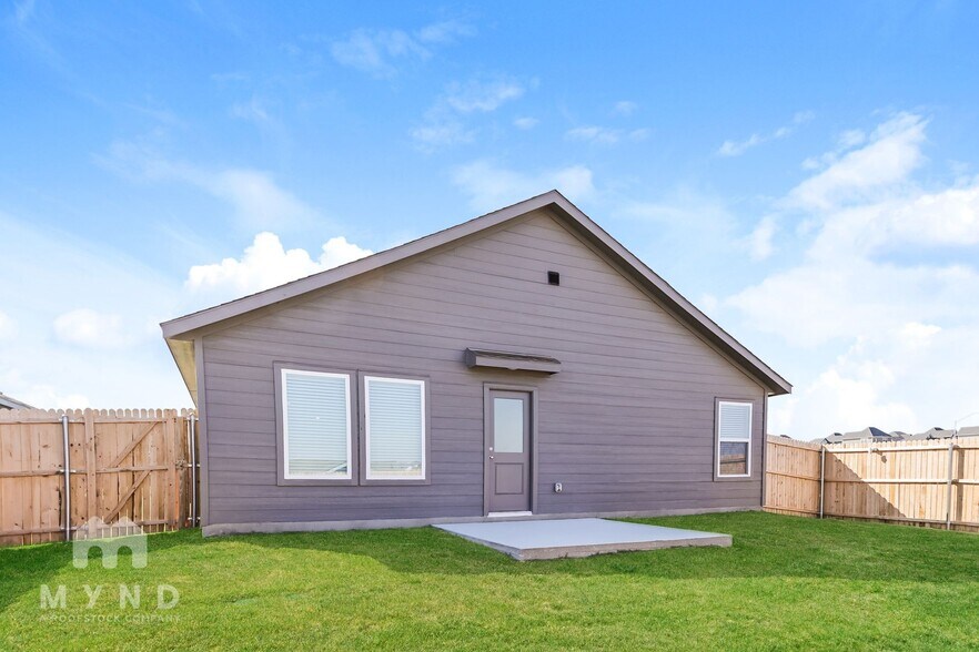 Building Photo - 2705 Mistwood Dr