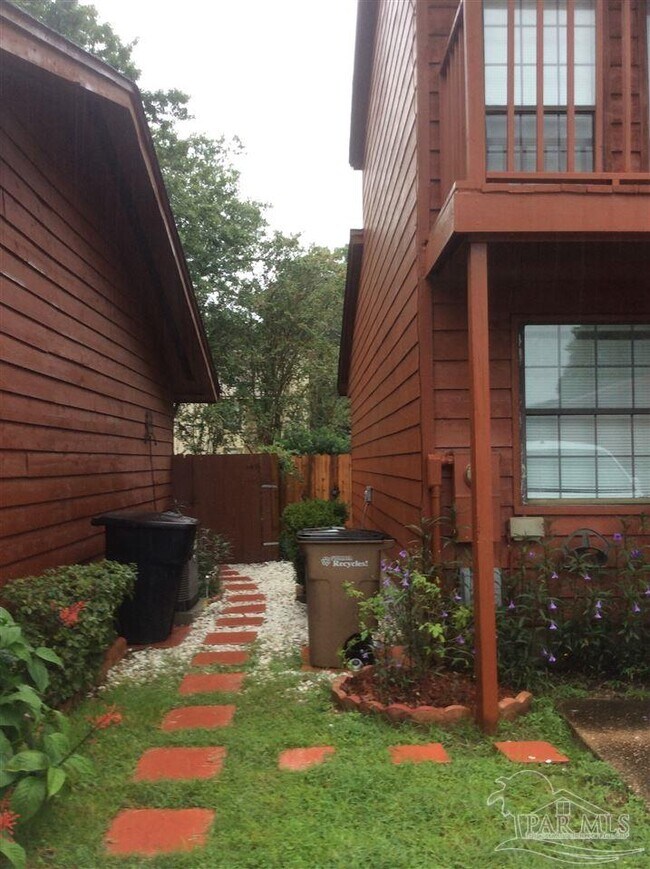 Building Photo - 2361 Sugartree Ct
