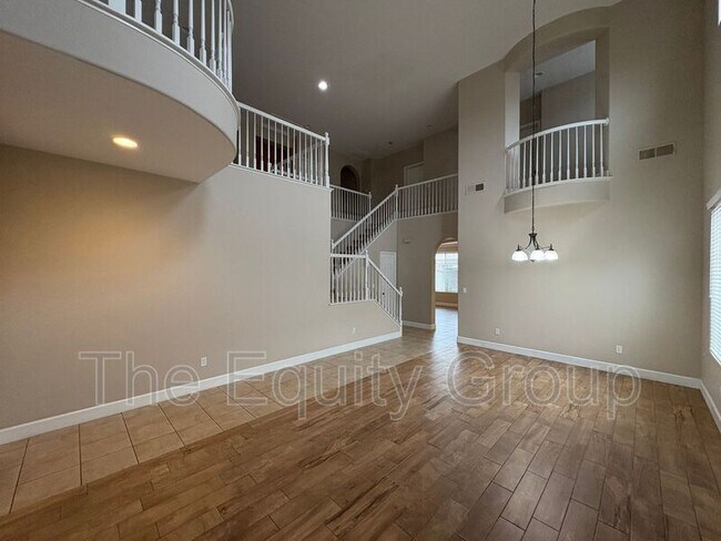 Building Photo - 3116 W Buena Vista Ave