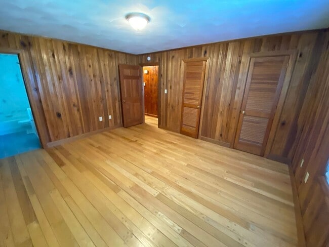 Building Photo - Three Bedroom Two Bathroom Home available in Blacksburg