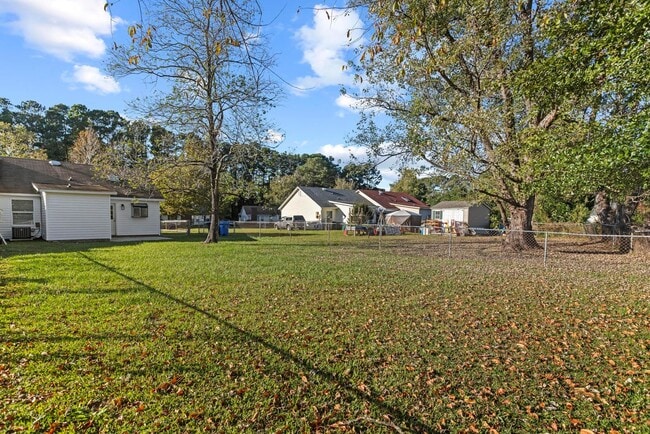 Building Photo - 130-132-132 Pine Crest Dr