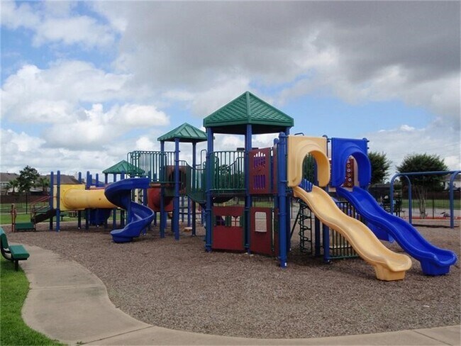 Building Photo - 16431 Red Crest Dr