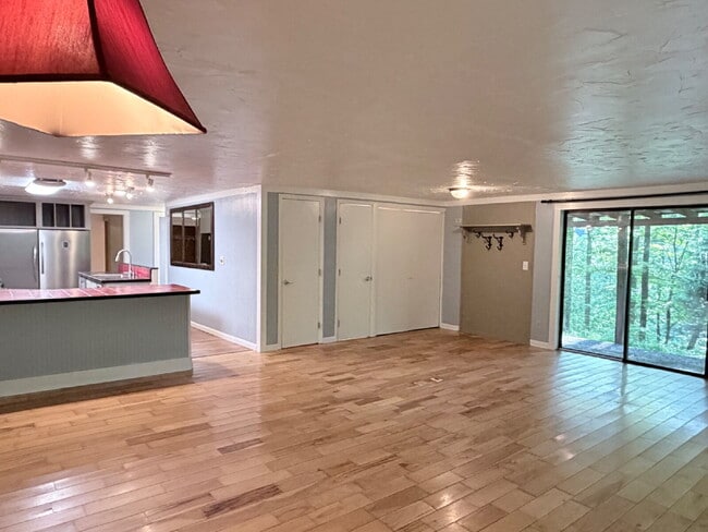 Building Photo - Live Surrounded by Nature | 3 Bedroom Home on 23 Private Acres in Saluda
