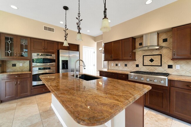 Building Photo - Stunning 5BR House in Chandler